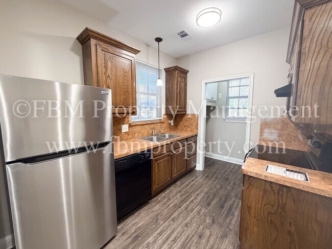 Building Photo - Hidden Creek Apartments, Unit C - 2 Bedroom, 1 Bathroom Beautiful Apartment Home in Ennis, TX! $5...