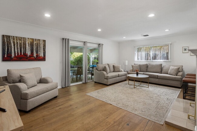 Building Photo - 22335 Kittridge St