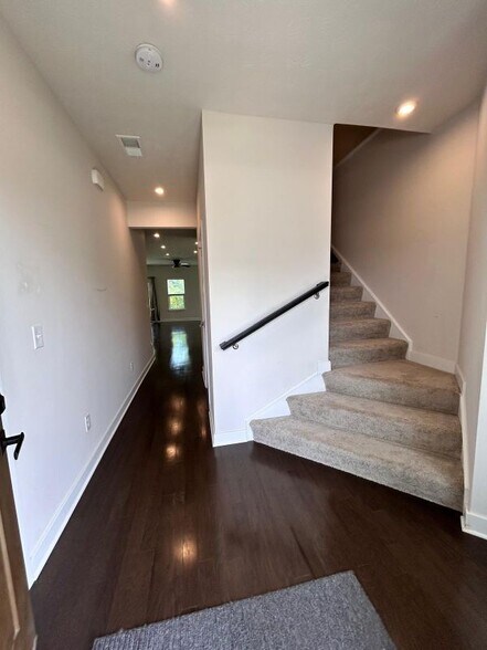 Building Photo - 4780 Kugler Ct