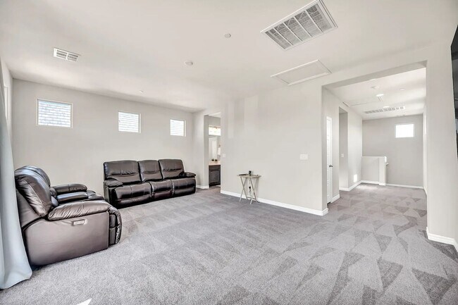 Building Photo - Luxury Rental | Premium Corner Lot | Strip Views