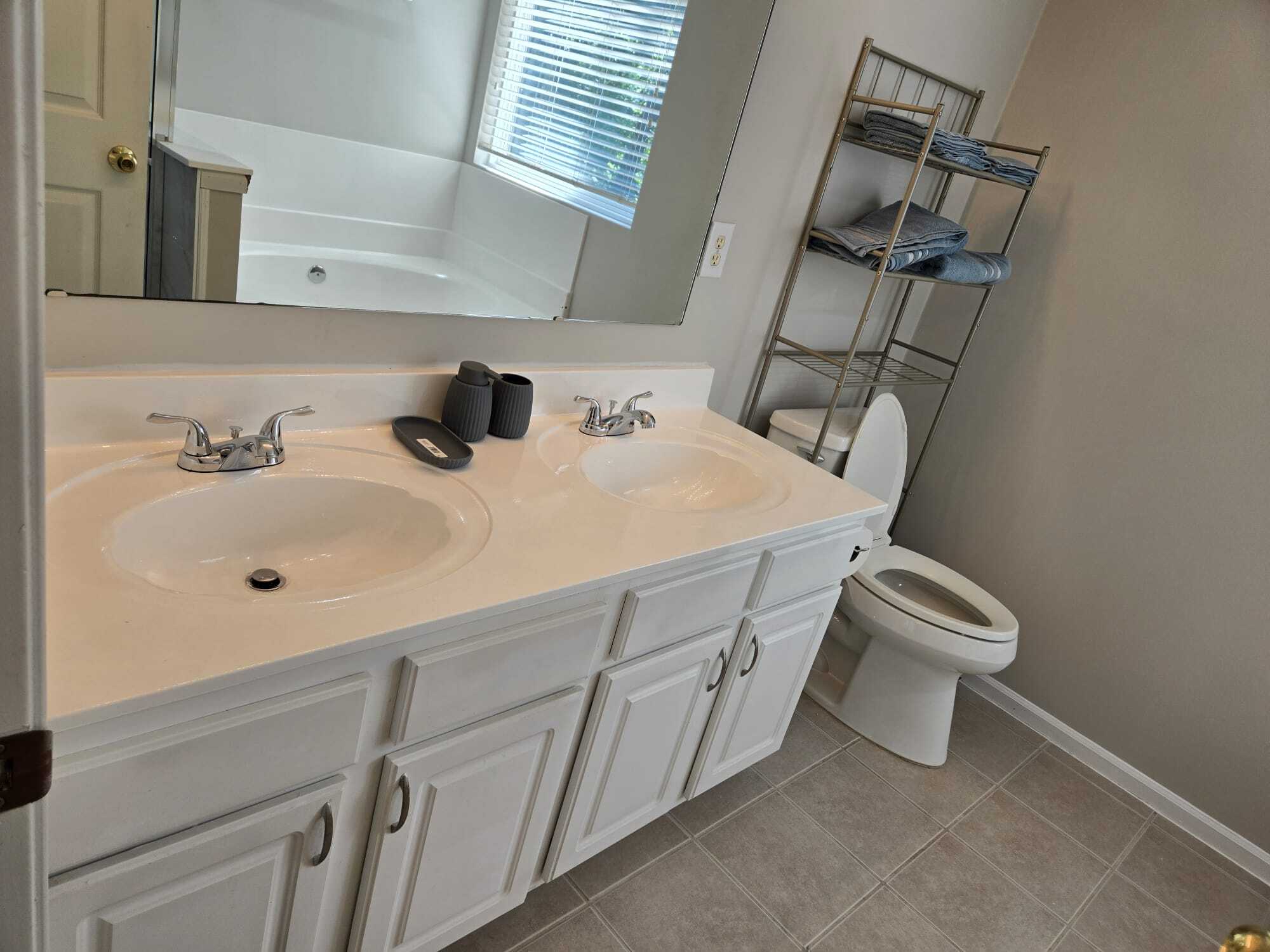 Building Photo - 12140 Old Willow Rd