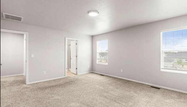 Building Photo - 4 Bed 2.5 bath with a 3 car garage