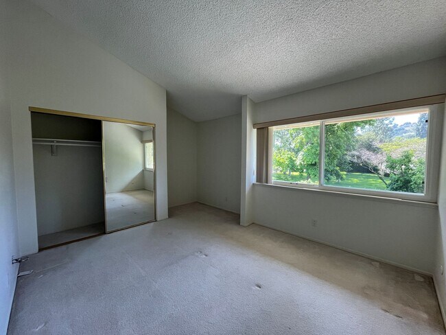 Building Photo - Westlake Village 4+2.5 w/pool, spa, green ...