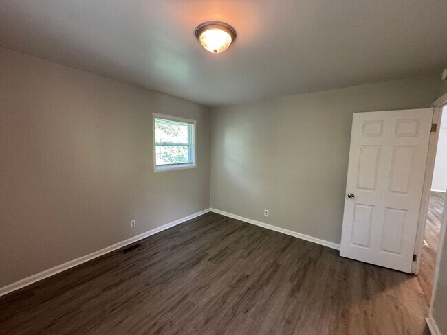 Building Photo - Far Eastside 4 Bedroom 2 Bath