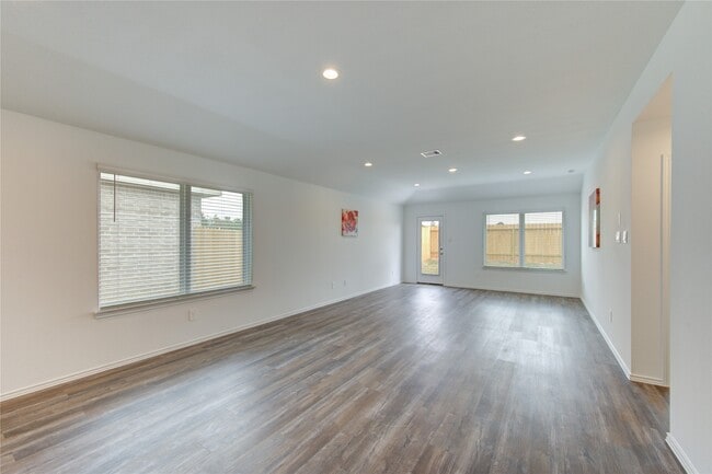 Building Photo - 24434 Elmwood Falls Dr