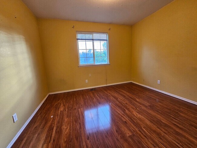 Building Photo - Fabulous 4 Bed Home Near Buckley Space Force Base