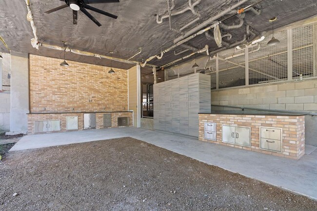 Building Photo - 100 Mockingbird Ln W