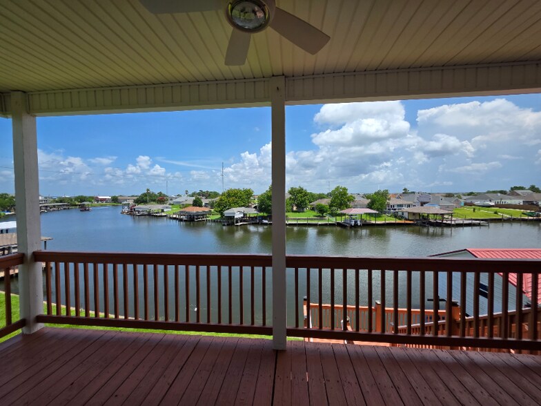 Building Photo - 118 Lakeview Dr