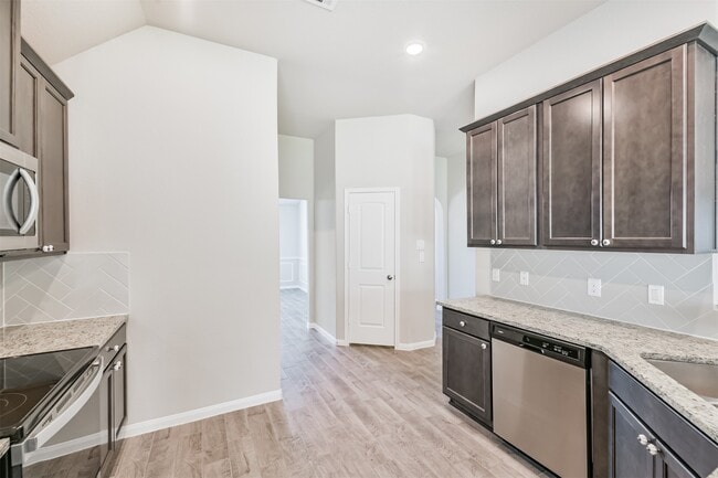 Building Photo - 419 Lazy Ln