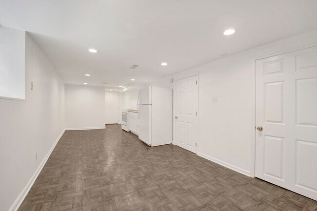 Building Photo - 5037 W Winona St