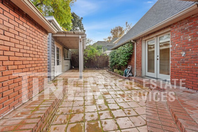 Building Photo - 801 46th St