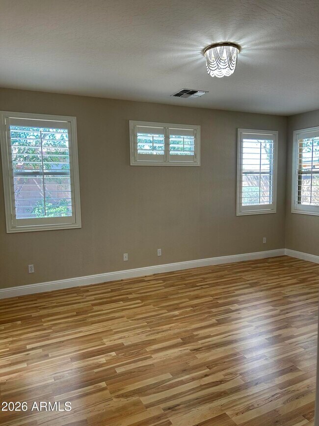 Building Photo - 7024 S Claiborne Ave