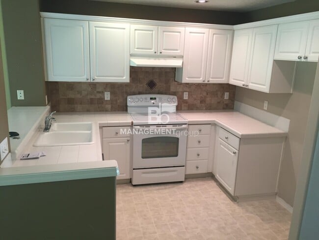 Building Photo - NW Portland- Bethany Light & Bright Home with Private Backyard