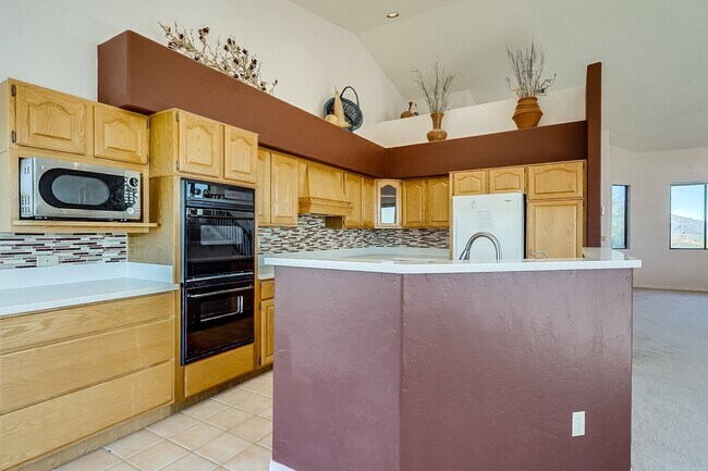 Building Photo - 5631 N Paseo Otono