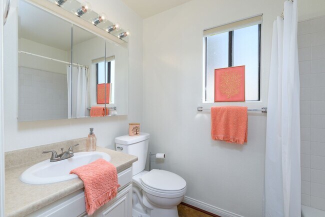 Building Photo - Leisure Village Rental - Popular Amalfi Mo...