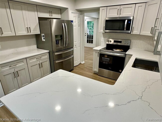 Building Photo - 31404 Hunters Cir Dr