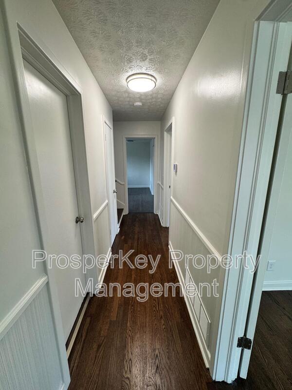 Building Photo - 419 Victoria Dr