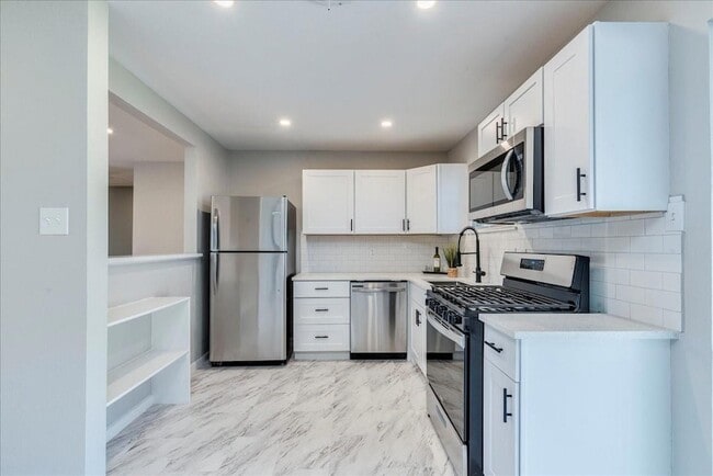 Building Photo - 704 S 3rd St