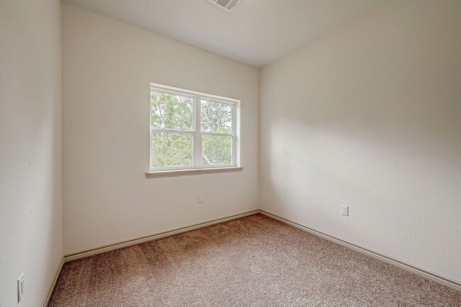 Building Photo - 5530 Hirondel St