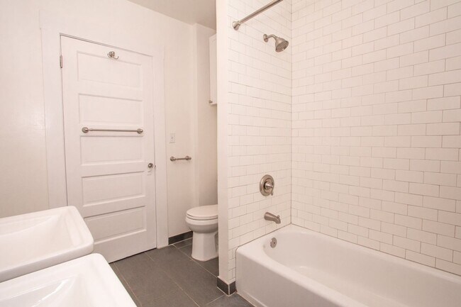Building Photo - Charming North Park 2 Bedroom with Washer/Dryer, Backyard & Parking!