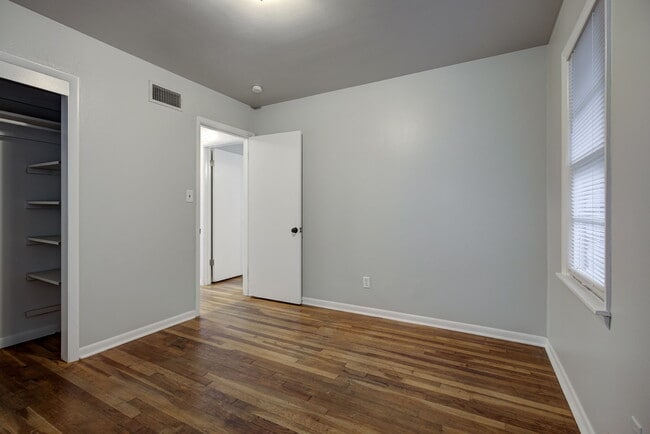 Building Photo - 1641 Marian Dr