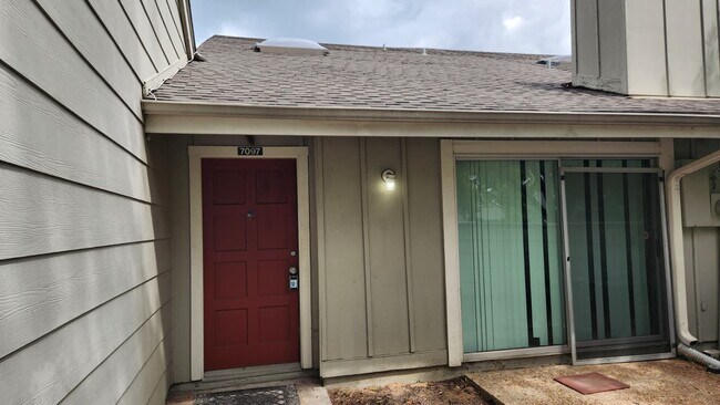 Primary Photo - 7097 Greenway Chase St