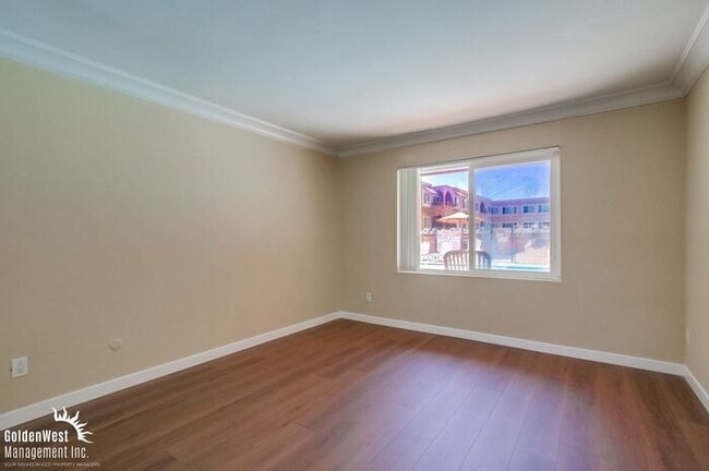 Building Photo - Charming 1Bdm 1Ba Coastal Condo in Pacific Beach!