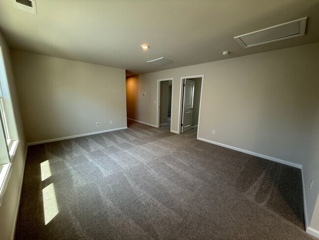 Building Photo - 749 Count Fleet Ct