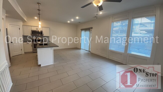 Building Photo - Beautiful 3 Bedroom, 2.5 Bathroom, 2 Car G...