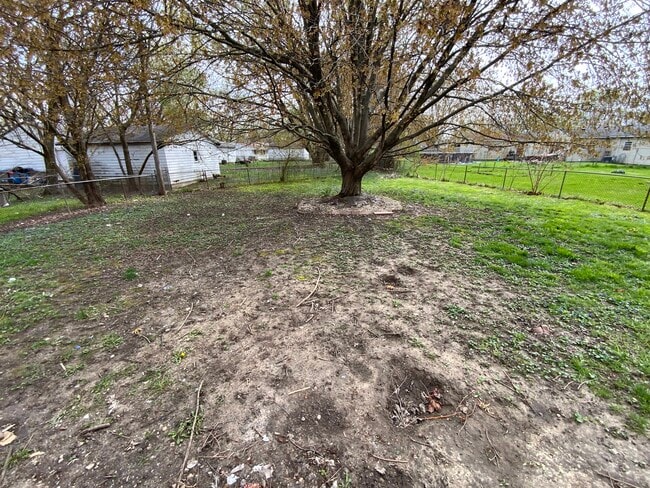 Building Photo - 1504 Edgewood Dr