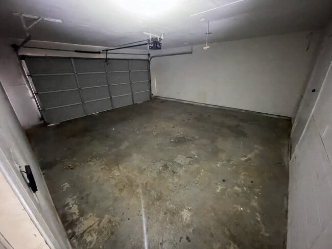 Building Photo - 3-Bedroom Duplex in OKC