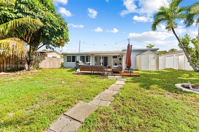 Building Photo - 908 SW 12th Ct