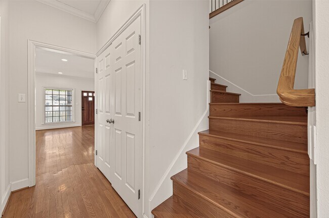 Building Photo - 2405 Southgate Blvd