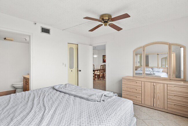 Building Photo - 14623 Bonaire Blvd