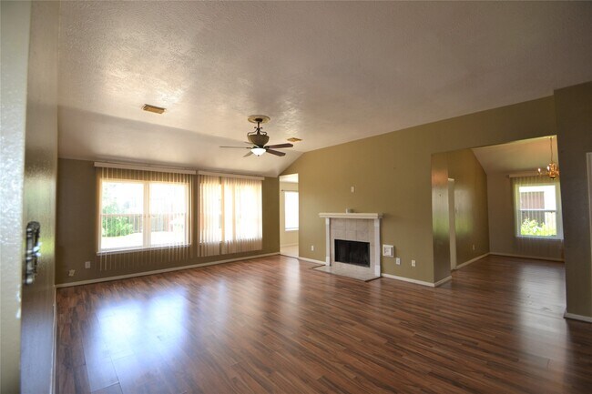 Building Photo - 2818 Russett Pl W