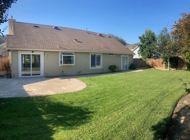 Building Photo - Charming Los Alamos Home