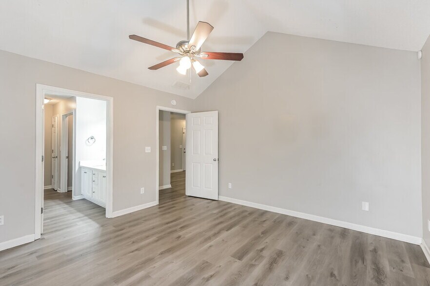 Building Photo - 3815 Pine Village Pl