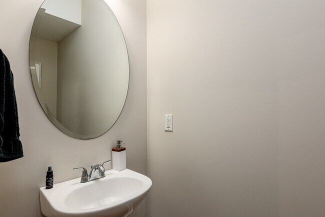 Building Photo - 22 Cypress Cir