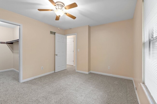 Building Photo - Omar Ct Duplex