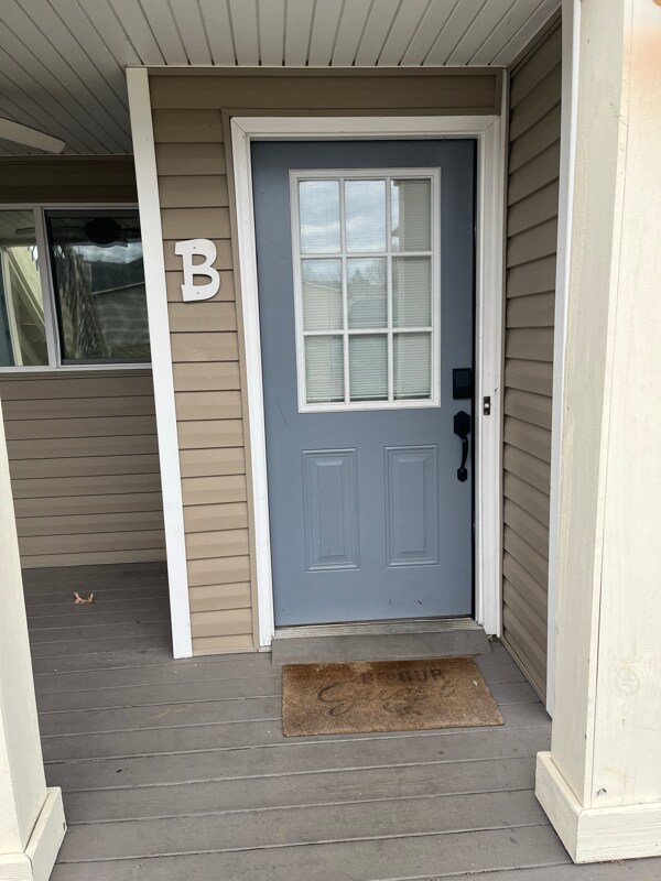 Building Photo - 12102 Carriage Ct SE