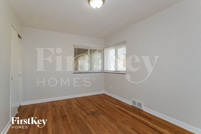 Building Photo - 8680 Belhaven Dr
