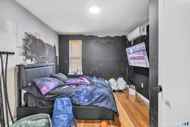 Building Photo - 1472 Baldwin St