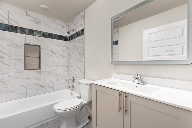 Building Photo - 10101 Woodhaven Dr