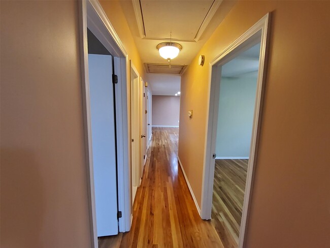 Building Photo - 7 Forestdale Ave