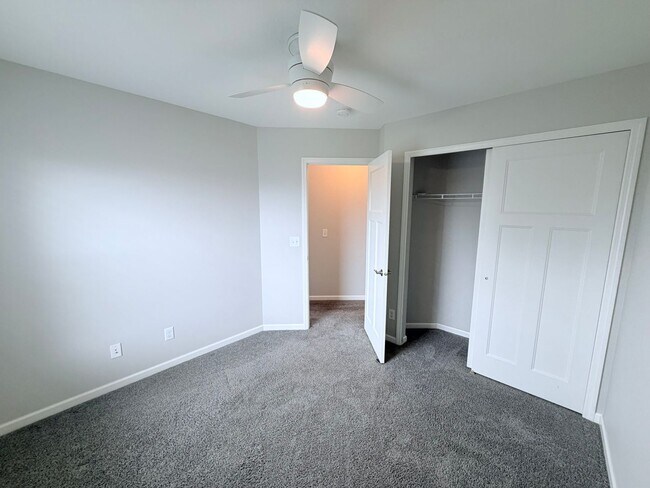 Building Photo - Gorgeous 3BR Home in the Coveted Dancing Waters Community of Woodbury!