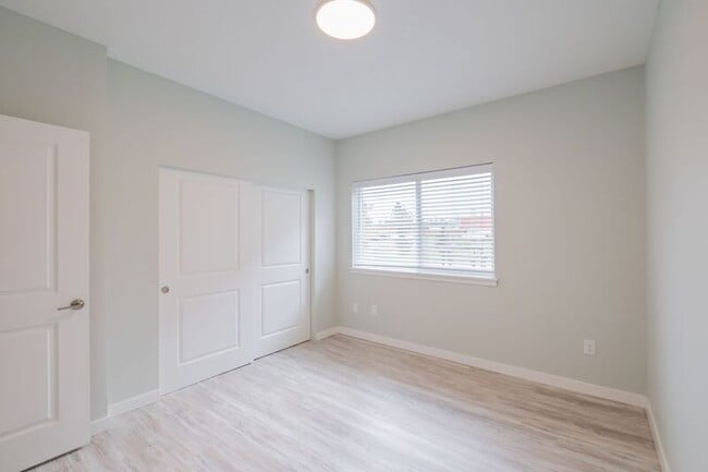 Building Photo - 13001 S Crompton Lane