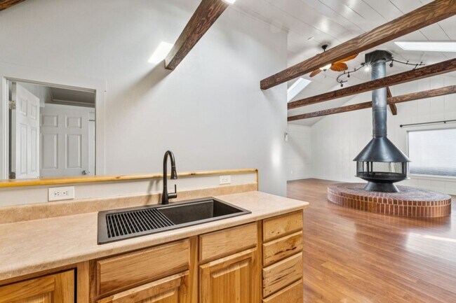 Building Photo - Home for rent with large backyard! 2306 Plum St