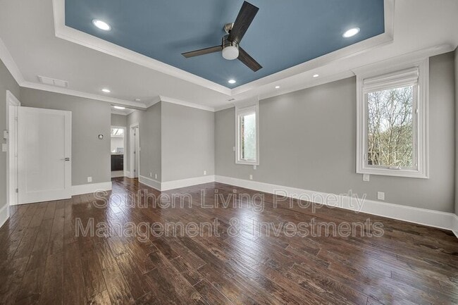 Building Photo - 2011 Sharon Ave