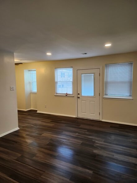 Building Photo - 13 Reliance Ct