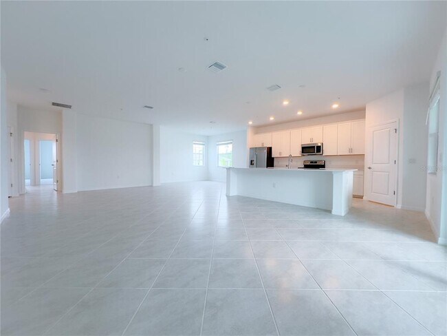 Building Photo - 14632 Sycamore Ct